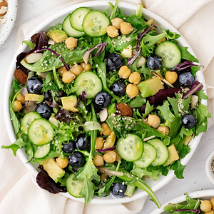 Ensalada colorida con garbanzos