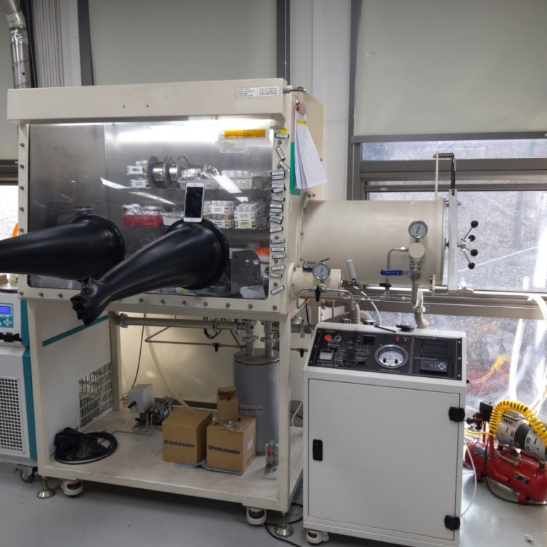 KAIST에 설치된 2차 전지 연구용 Glove Box 1.0 정면 사진