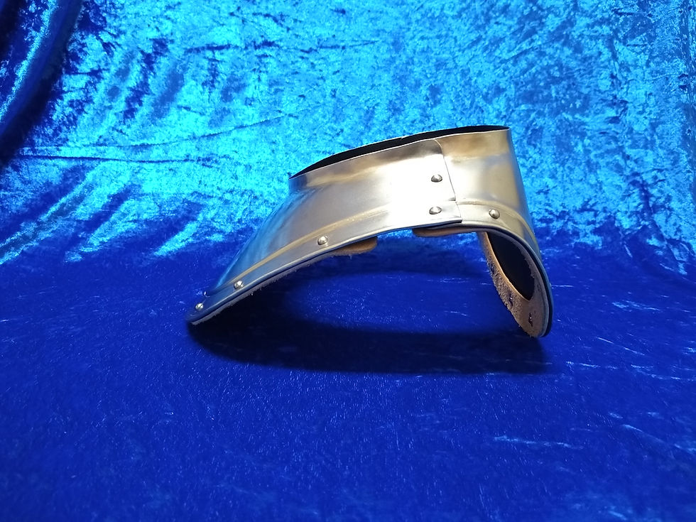 Thumbnail: 16c Gorget (Round)