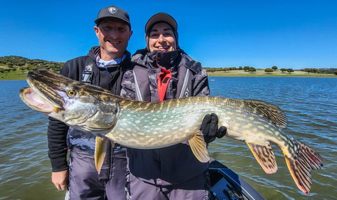 Séjour pêche en Estrémadure Espagne Guide de pêche Cédrick Plasseau, séjour tout compris, pêche brochet, black bass, sandre, barbeau, chanel catfish, haut de gamme, chatter bait