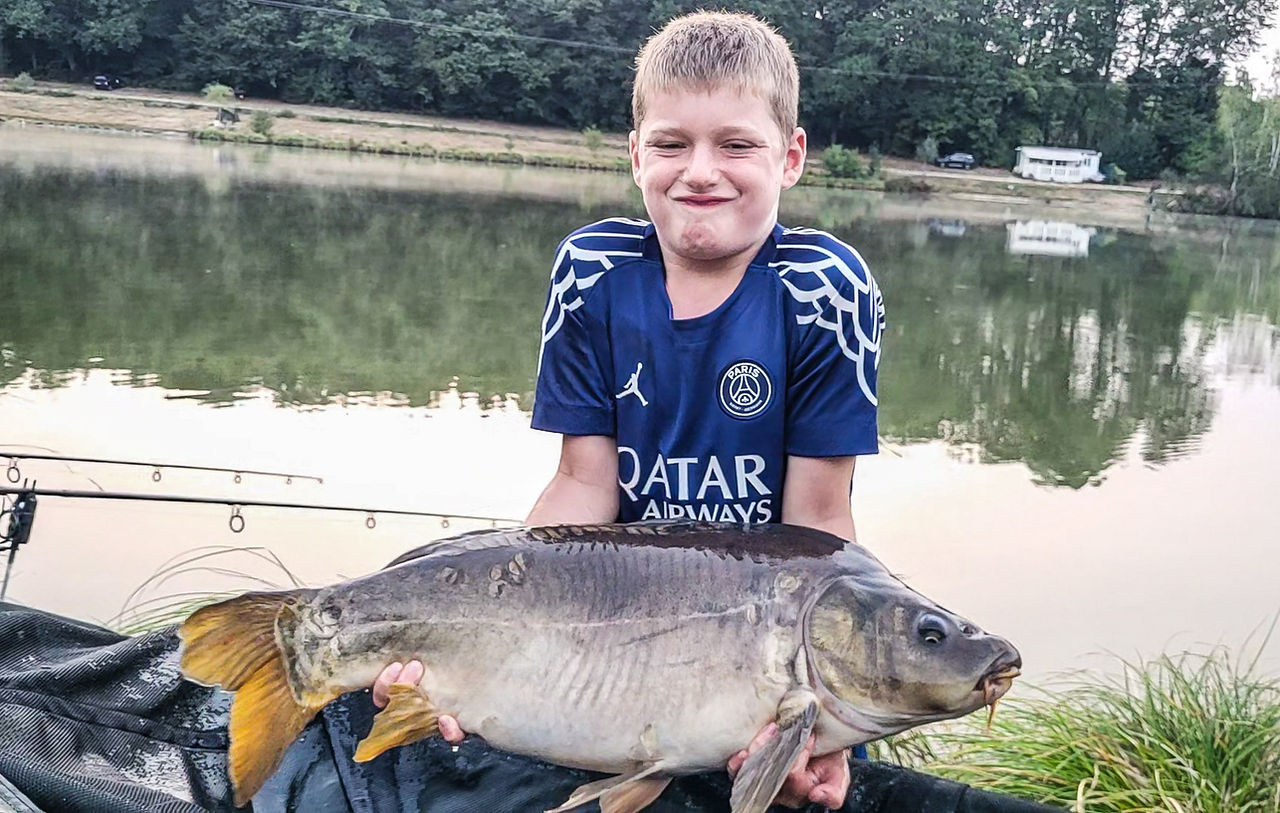 camp de pĂȘche de l'Ă©tĂ© enfants cedrick plasseau guide de pĂȘche fishingaventure.com