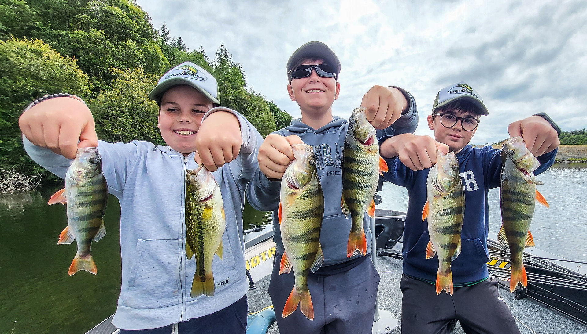 stages et camps de pêche dans le Limousin, vos vacances pêche junior et adolescents, pêche carpe, pêche en bateau, pêche du bord, stage peche carnassier