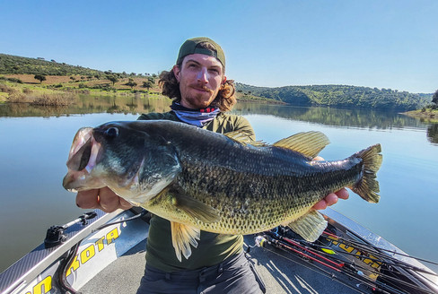 Séjour pêche en Estrémadure Espagne Guide de pêche Cédrick Plasseau, séjour tout compris, pêche brochet, black bass, sandre, barbeau, chanel catfish, haut de gamme, black bass record