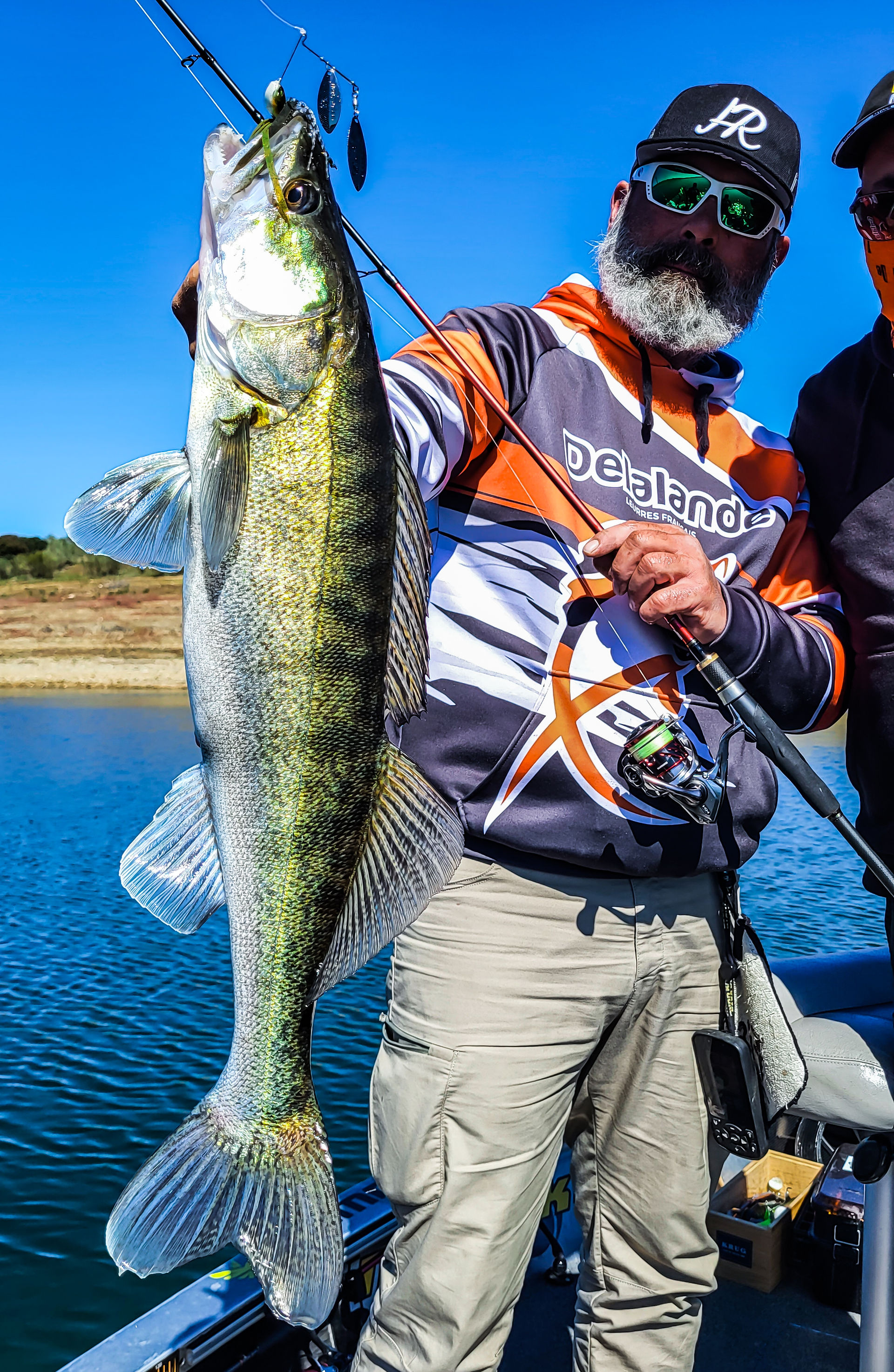 voyage séjour pêche haut de gamme en Espagne Estrémadure guide de pêche professionnel fishingaventure.com pêche black bass brochet sandre barbeau, pêche en bateau haut de gamme, pêche sportive, pêche espagne, record black bass cédrick plasseau, fishing guide, guia de pesca, garcia sola, orellana, cijara, serena, lac espagne