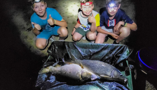 stages et camps de pêche dans le Limousin, vos vacances pêche junior et adolescents, pêche carpe, pêche en bateau, pêche du bord, pêche de nuit record