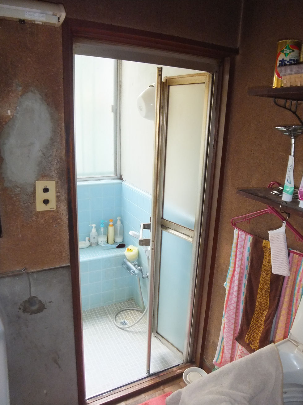 千葉市中央区|浴室中折れドア交換施工事例施工前