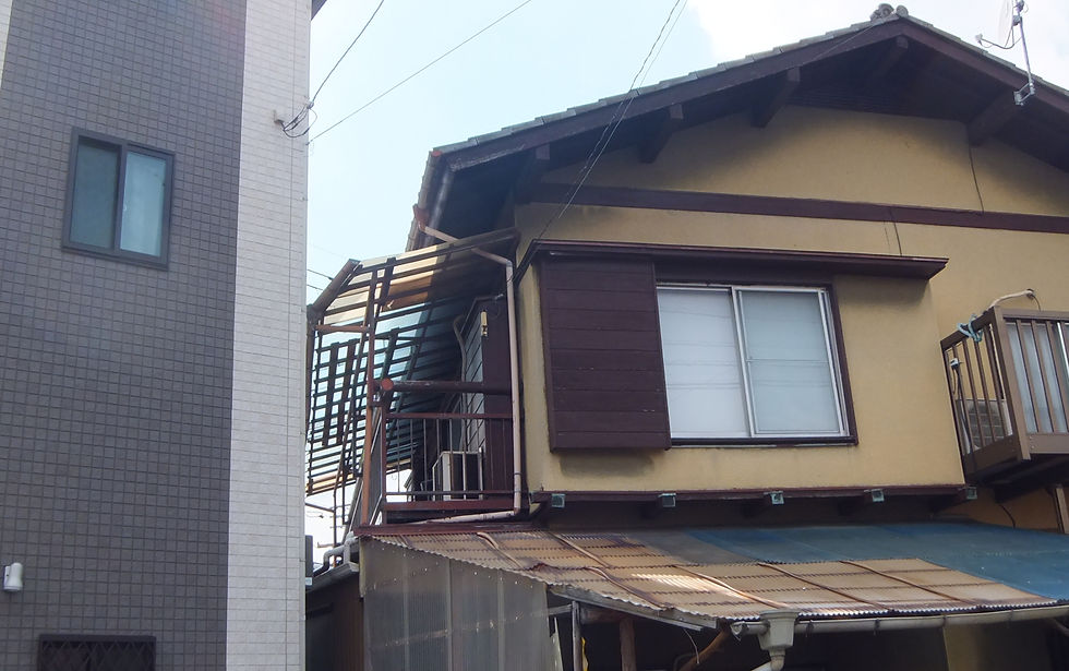 【施工事例】鉄製ベランダ・木製テラス解体工事|埼玉県八潮市施工前