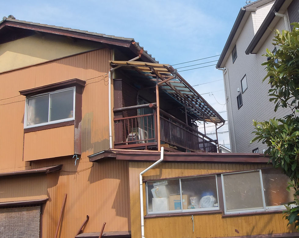 【施工事例】鉄製ベランダ・木製テラス解体工事|埼玉県八潮市