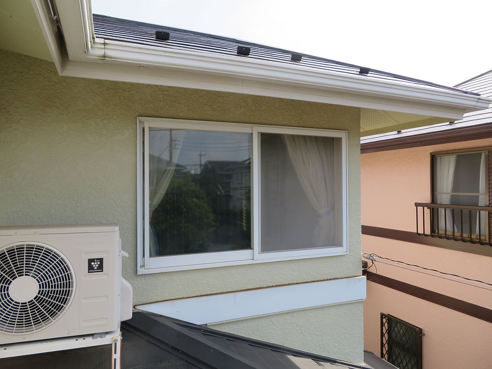 千葉県八千代市|2階窓にYKKリフォームシャッター取付け工事施工前