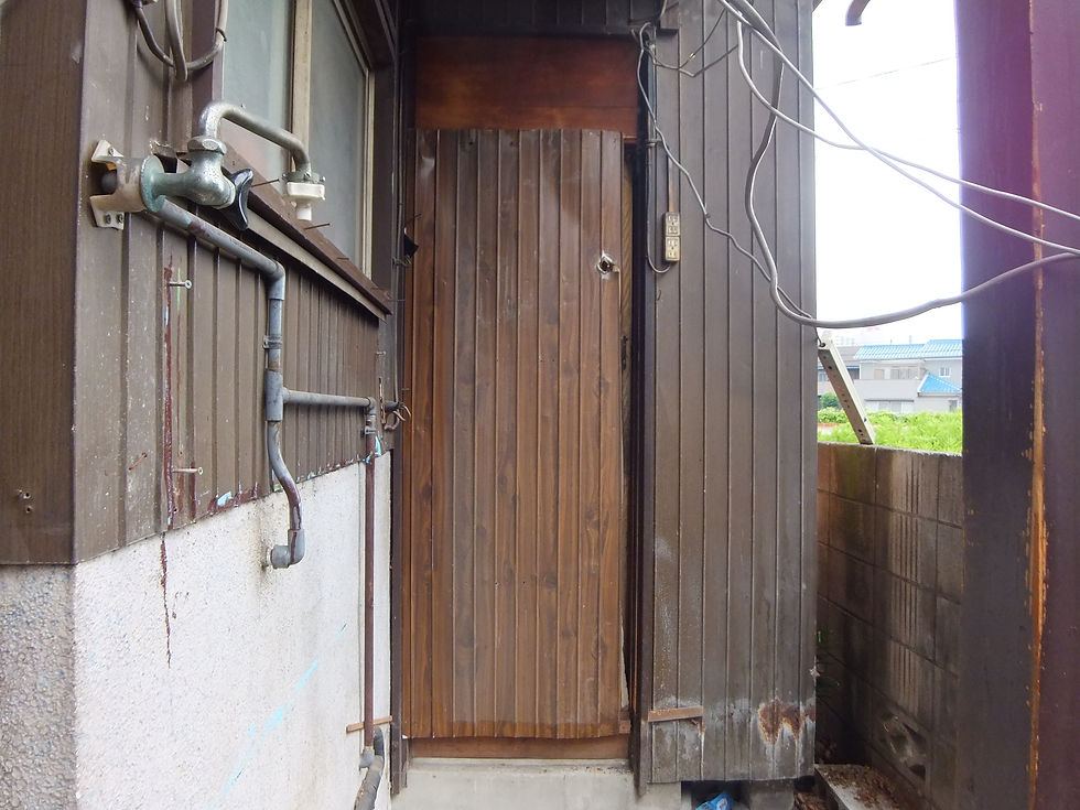 【施工事例】勝手口ドア取付工事|埼玉県八潮市施工前