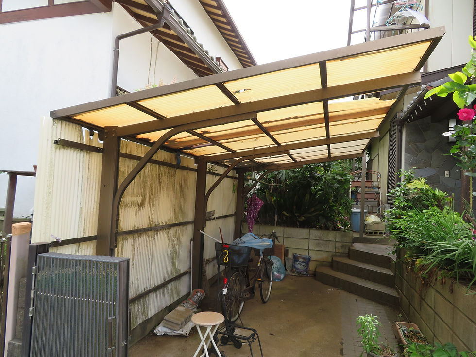穴が開いた波板