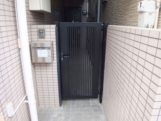 【施工事例】鉄製門扉から軽量アルミ製門扉へ交換工事|東京都江戸川区