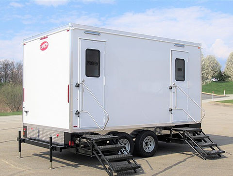 5-bathroom fancy portable toilet trailer