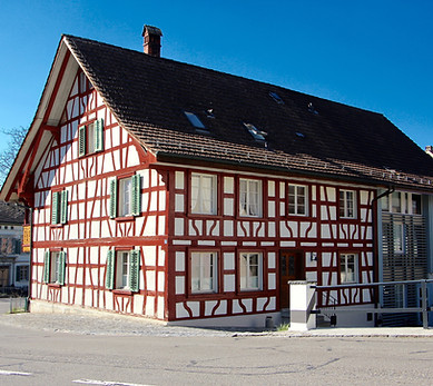 Unser Haupthaus in Andelfingen, ein altes Riegelhaus