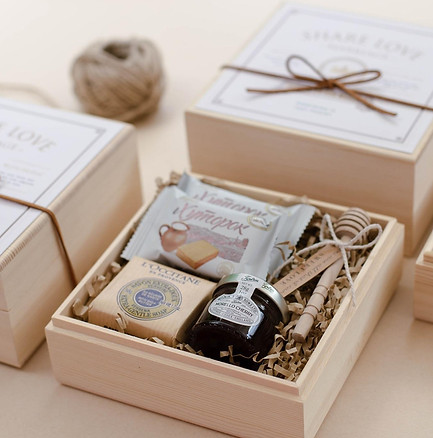 Join DuoLink and be part of a dynamic team dedicated to innovation and sustainability in corporate gifting. We value talent, 