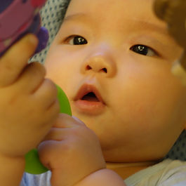 兄弟姐妹爭玩具,孩子打架怎麼辦,手足衝突處理,教孩子分享,家庭情緒教養

