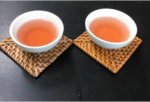 “나른한 오후, 약초 차 한잔 어떠세요?”