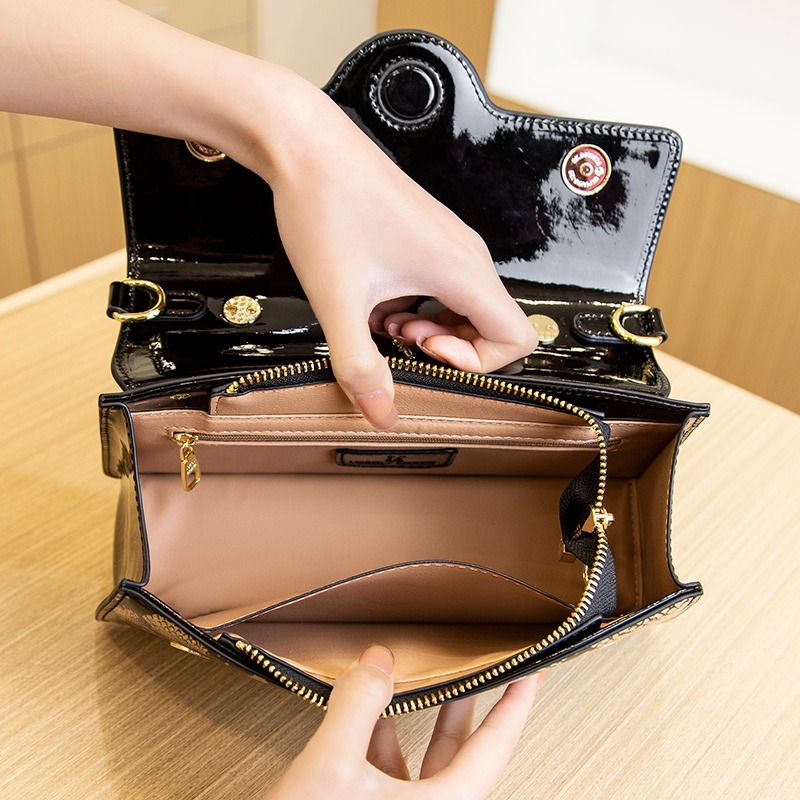 Miniatura: Cartera imitación  piel de serpiente