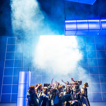 Club Ü31- Geschichten vom Ankommen, Weggehen und Bleiben