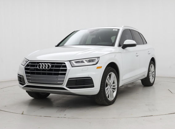 Прокат Audi Q5 в Минске вид сзади стильные светодиодные фонари багажник