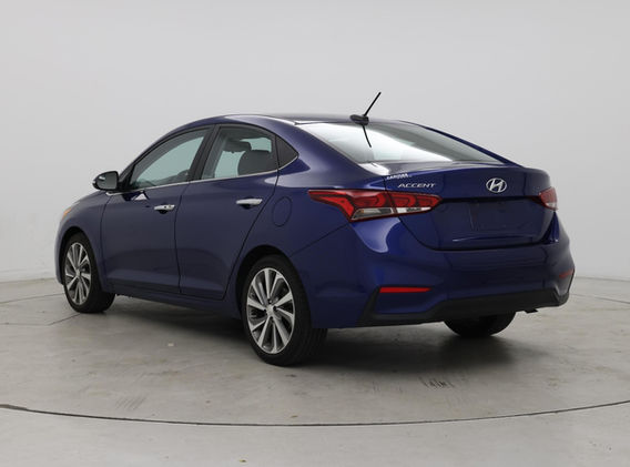Просторный салон Hyundai Accent 2018 сзади аренда авто в Минске на 5 человек