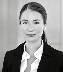 Teresa_Zehrfuchs_BW_neu_edited.jpg