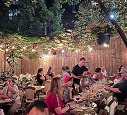 AUPRÈS DE MA BLONDE