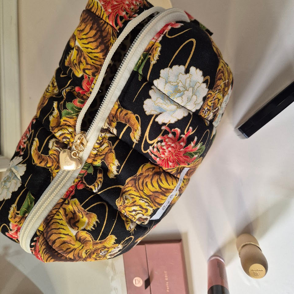 תמונה ממוזערת: תיק איפור בינוני עם הדפס נמר