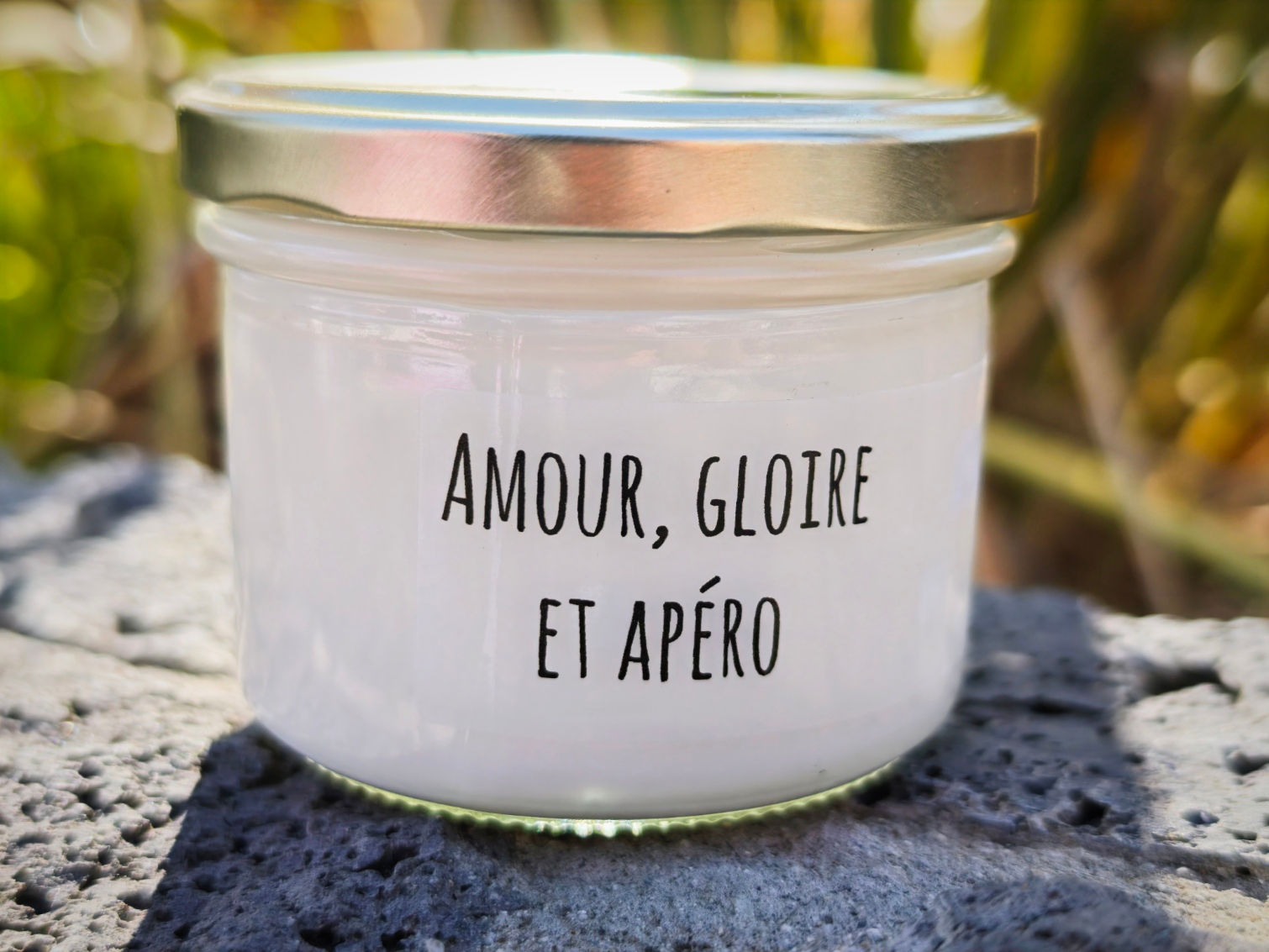 Bougie message "amour, gloire et apéro"