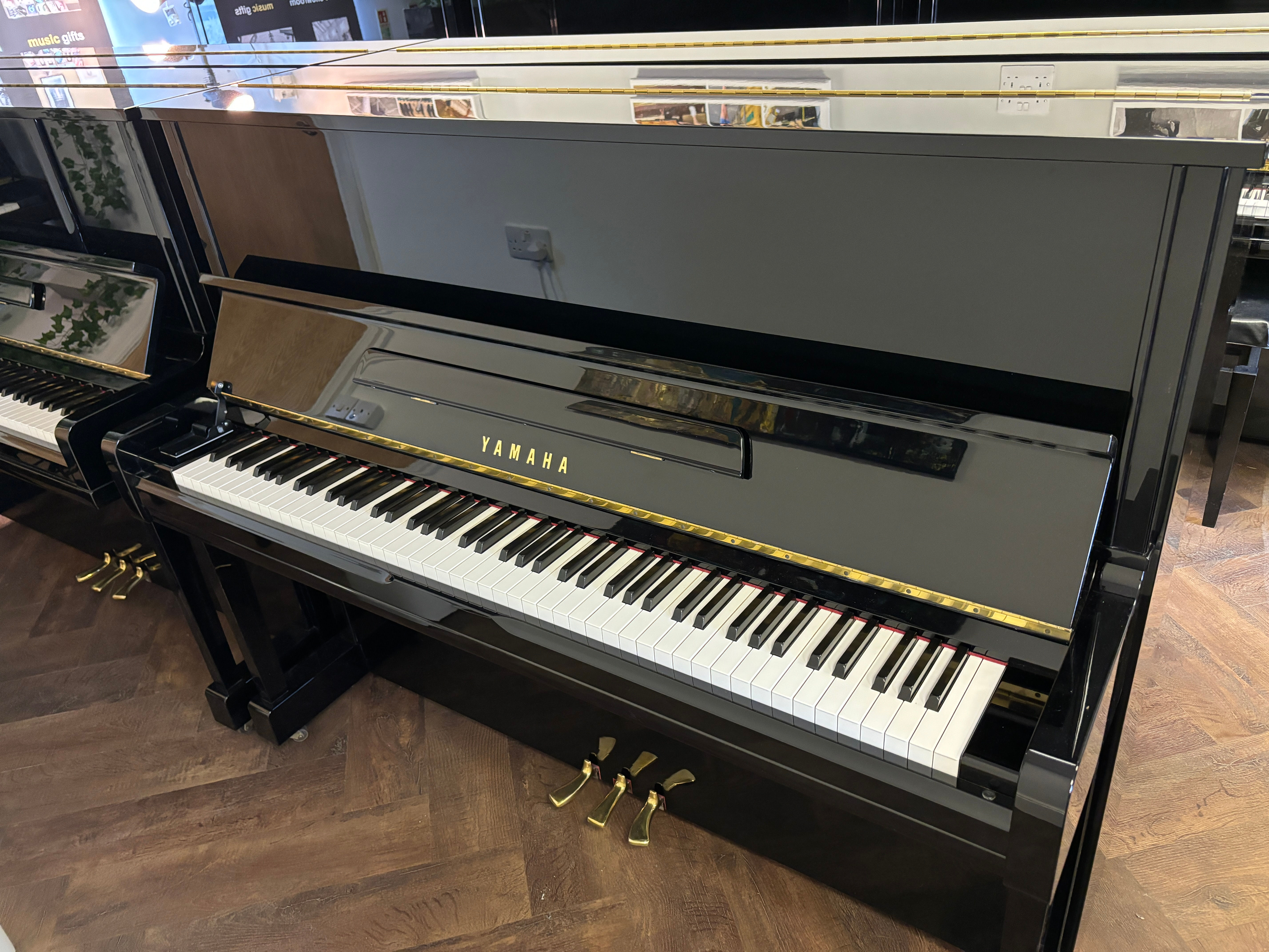 Yamaha U100