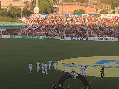Aplausos na Baixada lotada para o empate entre o Rubro e o Colorado