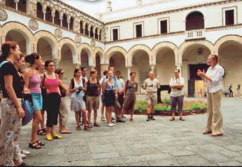 Studenti a Duomo Salerno.png