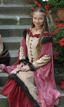 gotické šaty, středověk, dobová módní přehlídka