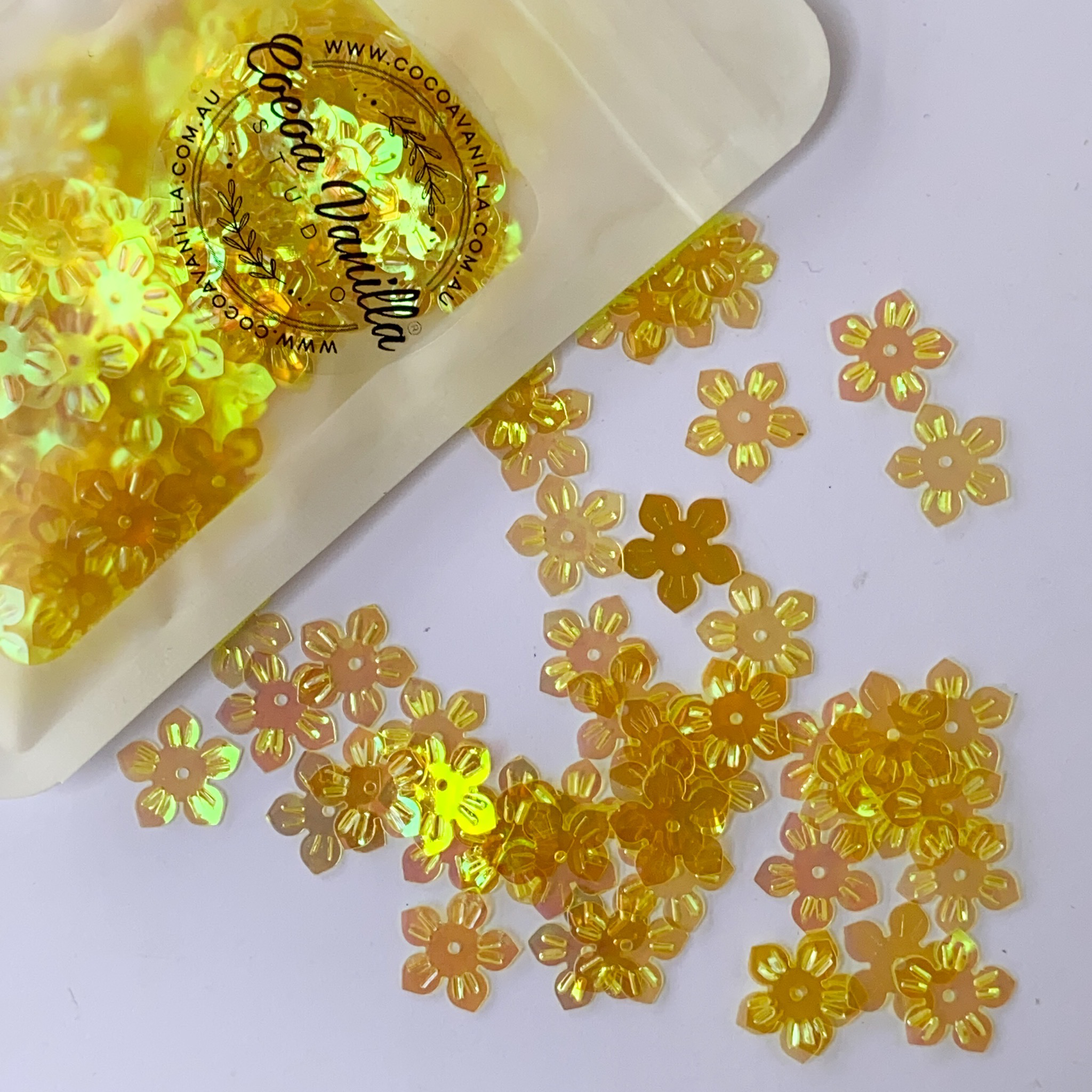 YELLOW FLOWER SEQUINS - 10g
