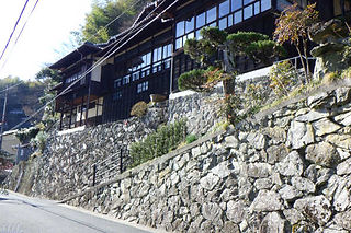 盤泉荘の石垣