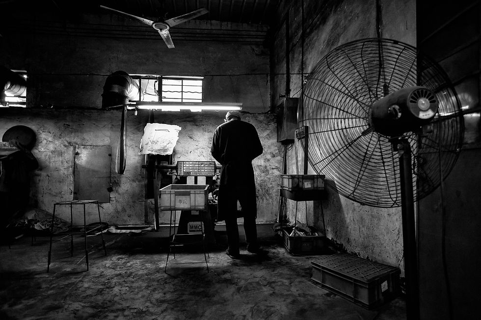 Canon EOS 5D mkII, 17–40mm, handheld, available light.