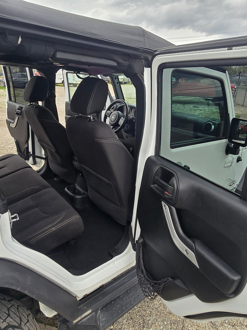 2017 Jeep Wrangler Unlimited Sahara - Photo 13