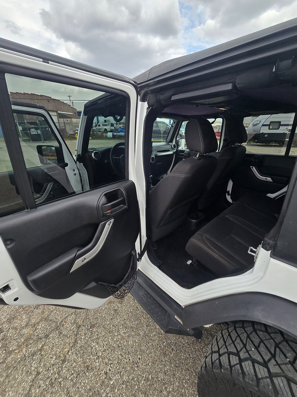 2017 Jeep Wrangler Unlimited Sahara - Photo 12