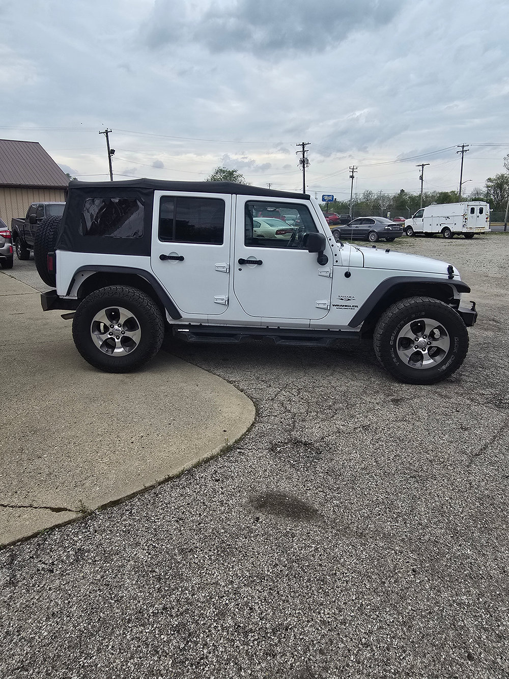 2017 Jeep Wrangler Unlimited Sahara - Photo 4