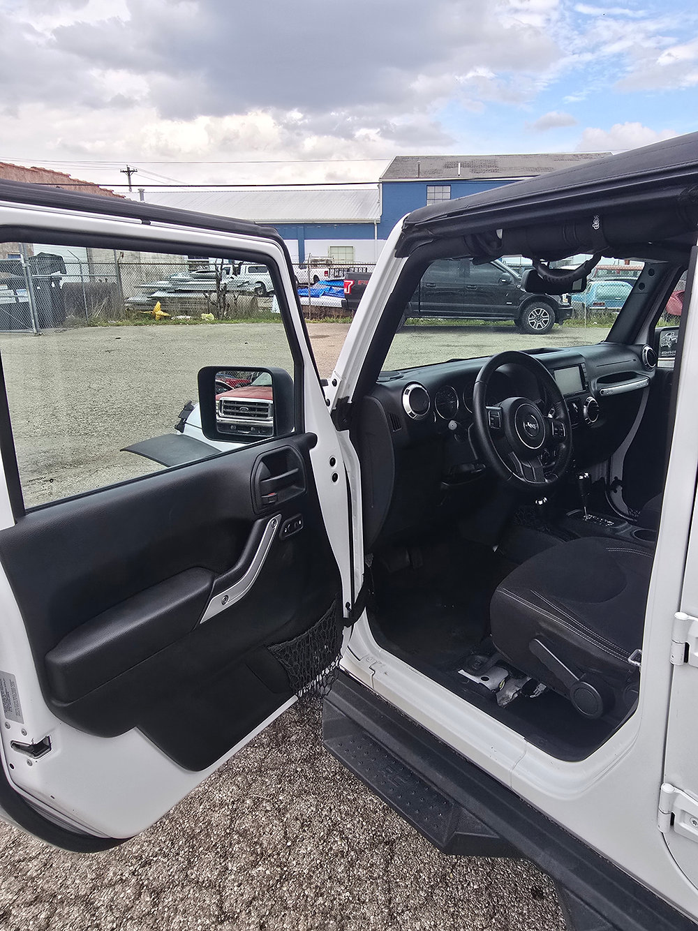 2017 Jeep Wrangler Unlimited Sahara - Photo 9