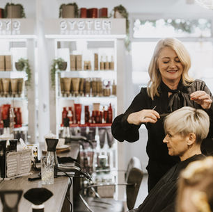 Choosing a new hair salon can feel surprisingly difficult.
