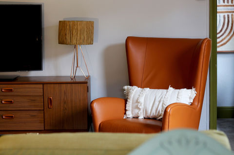 The Treehouse bed and breakfast Lincoln Living Room