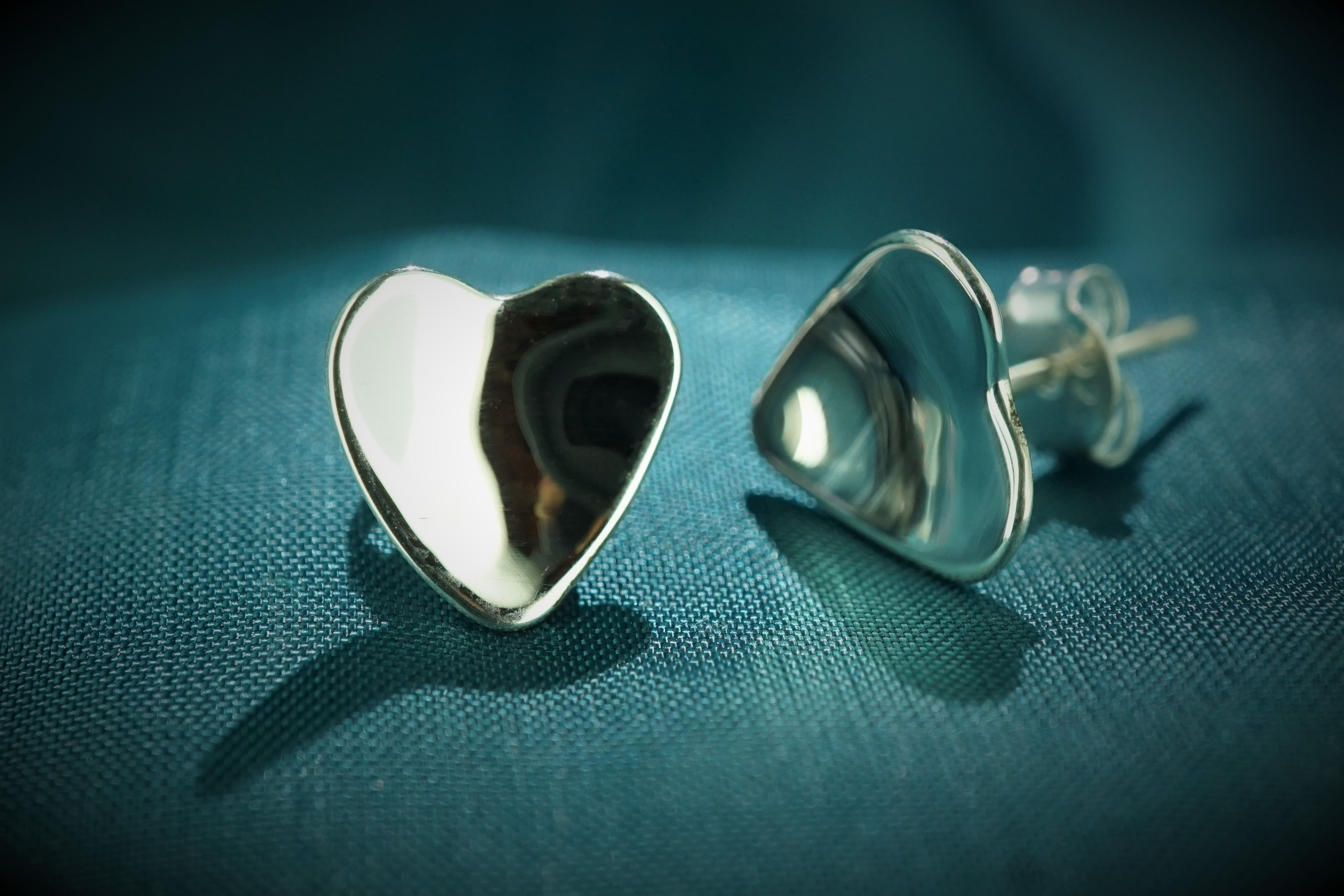 Heart stud earrings