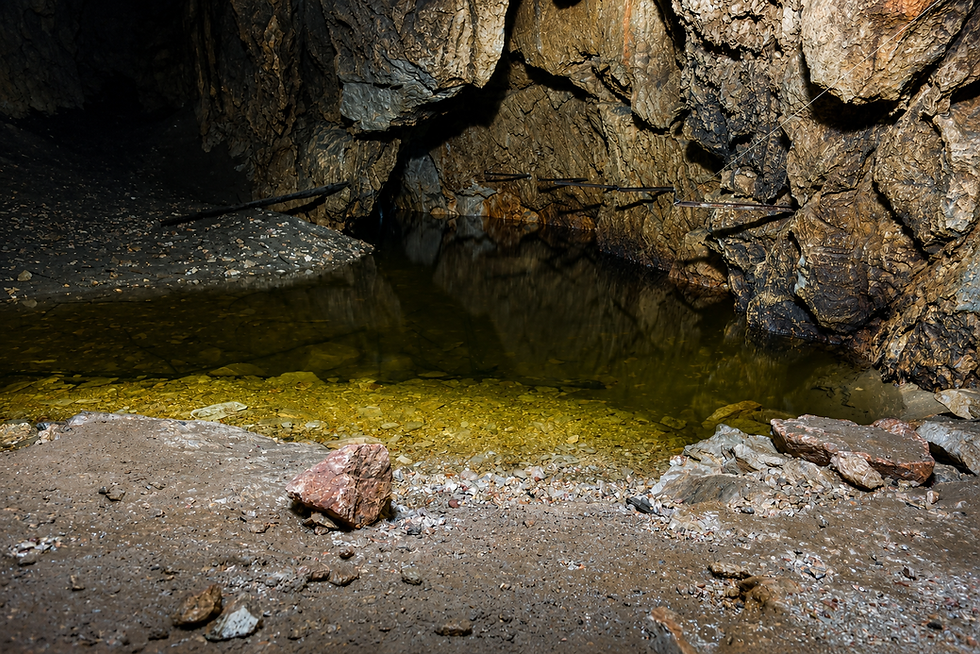 Höhlensee in der Rötelseehöhle – geheimer Naturplatz am Traunsee-Ostufer