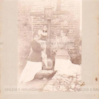 Bologna countryside, Tableaux Vivant, undated. Albumen print, Circolo Fotografico Bolognese
( ? ), 1897 - 1899.