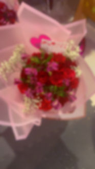 Dozen roses filler accents carns