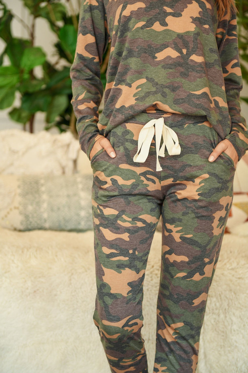 Küçük resim: Brushed Camouflage Top and Joggers Set With Self Tie