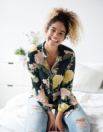 smiling-woman-in-trauma-therapy