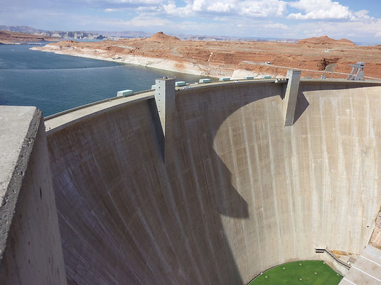 Dæmningen ved Lake Powell i Page. Roadtrip ruter og nationalparker i USA