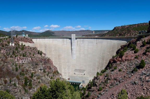 Dæmningen i Flaming Gorge, Utah.jpeg